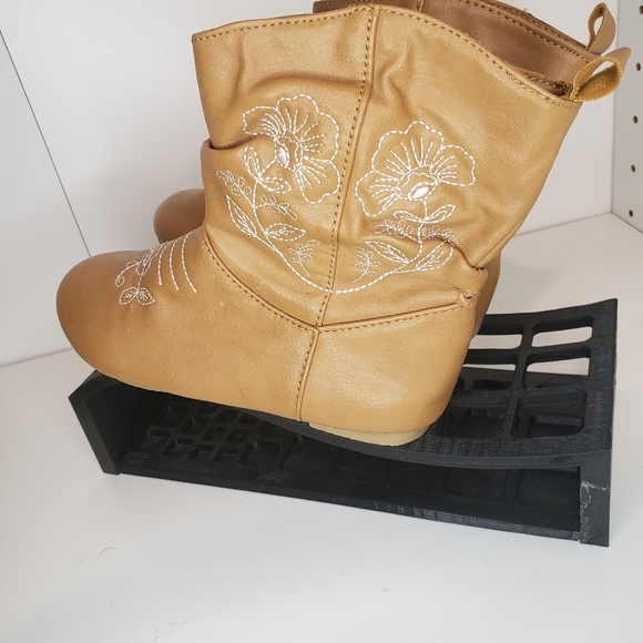 Girls size 9 cowgirl boots - Picture 3 of 5